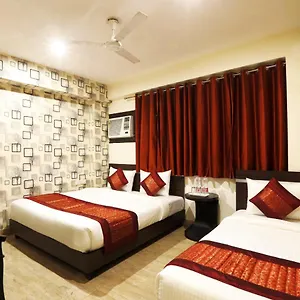 Hotel Sky Wood At Airport